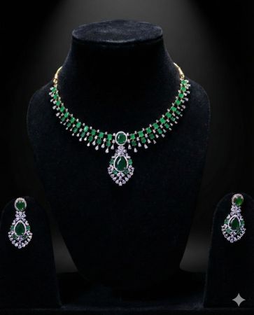 Emerald Elegance Royal Necklace Set