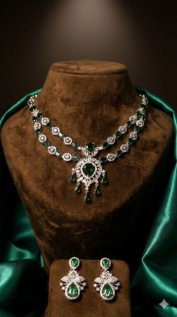 Emerald Regal Heirloom Necklace Set